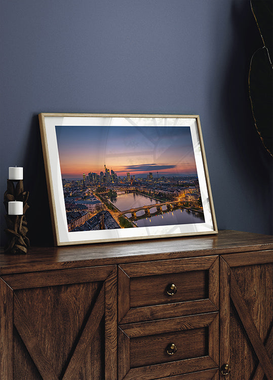 Panoramę Frankfurtu o zachodzie słońca