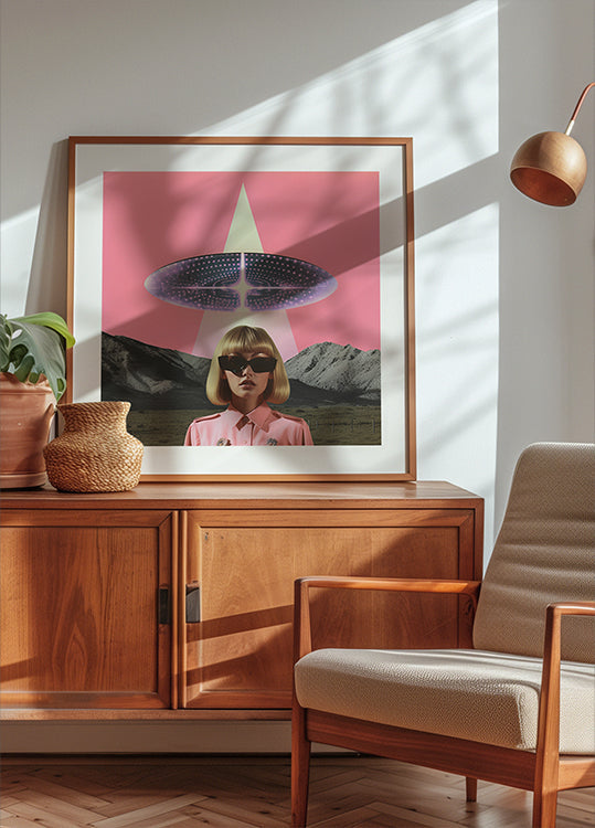 Kobieta stojąca pod UFO (NOWOŚĆ)