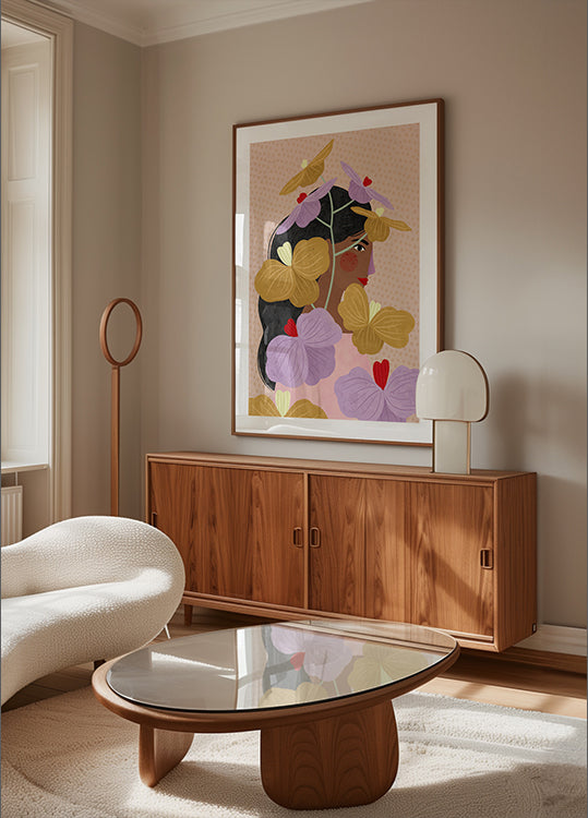 Ukryty za plakatem z żółtymi fioletowymi kwiatami