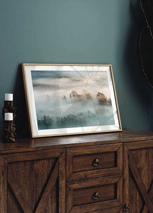 Plakat zimową mgłą