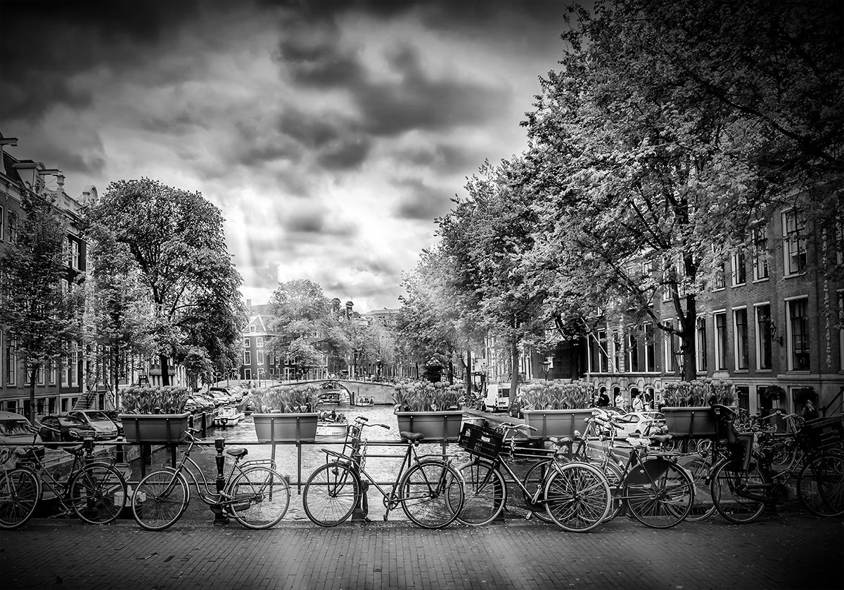 AMSTERDAM Typowy pejzaż miejski w monochromatycznym plakacie