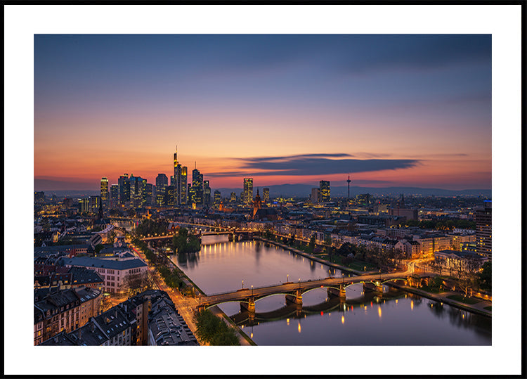 Panoramę Frankfurtu o zachodzie słońca