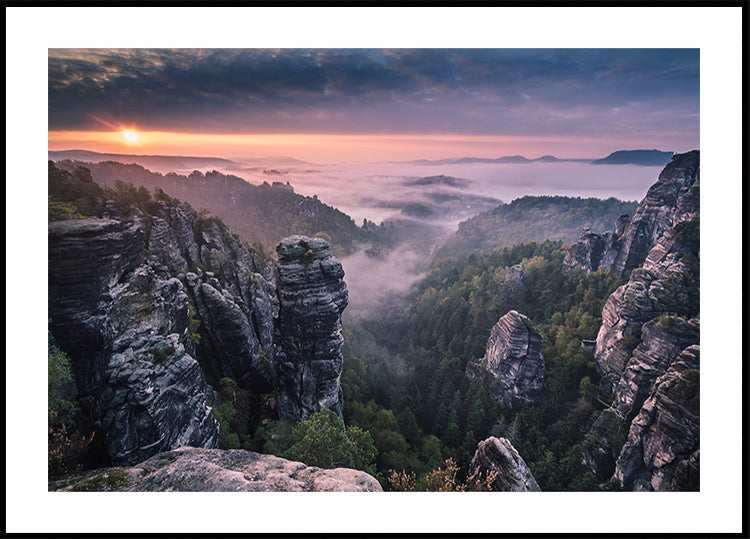 Wschód słońca na skałach