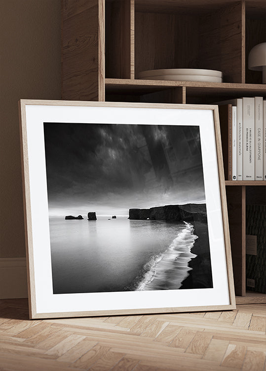 Lapping at the Shore of a Solitary Ocean Plakat - Posterbox