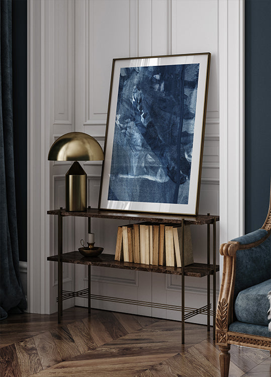 Plakat z niebieskimi teksturami płynącymi pionowymi liniami