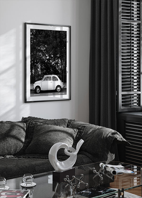 Czarno-biały plakat minisamochodu