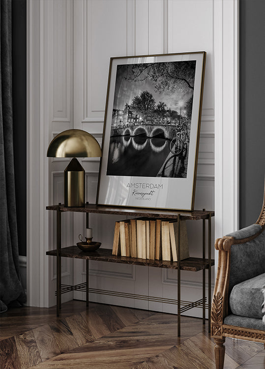 W centrum uwagi: Idylliczny nocny krajobraz AMSTERDAM z plakatu Keizersgracht