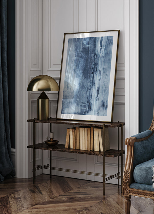 Plakat z niebieskimi teksturami płynącymi pionowymi liniami