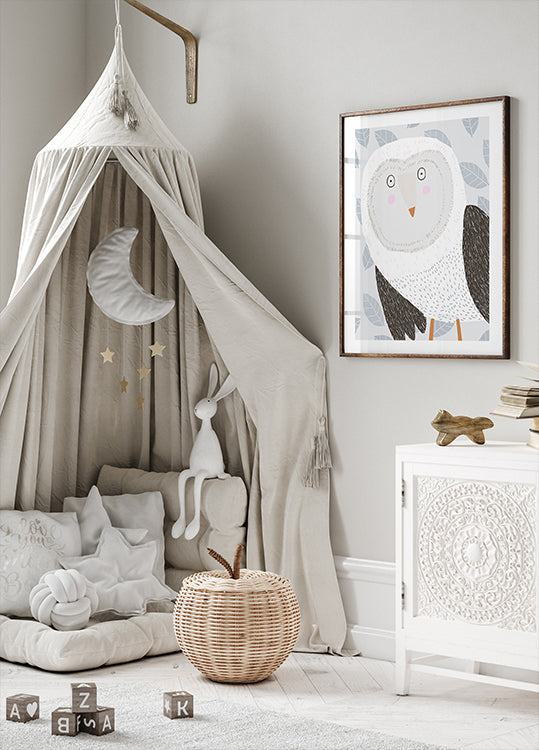 Zabawna zimowa sowa z wzorem szarych liści autorstwa artysty Carla Daly Plakat