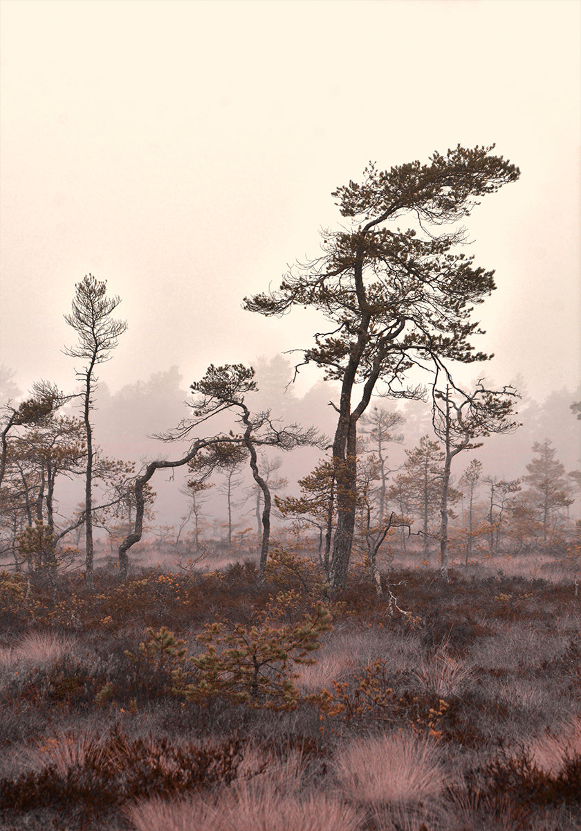 Plakat z rzeźbionymi drzewami