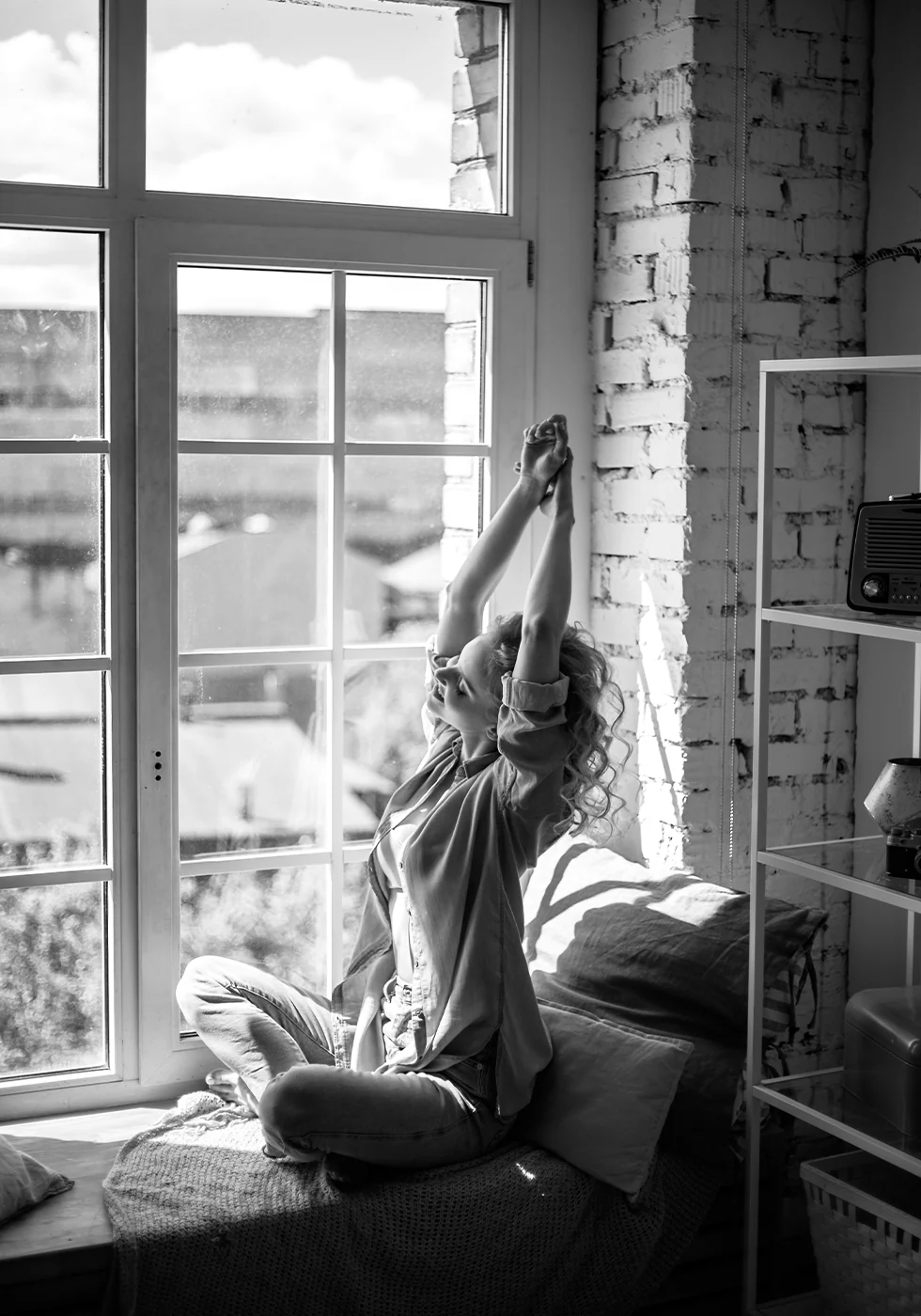 Morning Relaxation by the Window Plakat - Posterbox.dk