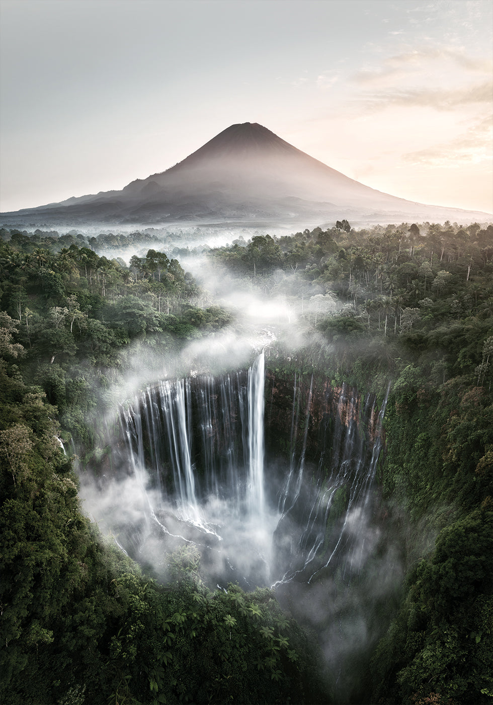Tumpak Sewu Waterfalls and Mount Semeru Plakat - Posterbox.dk