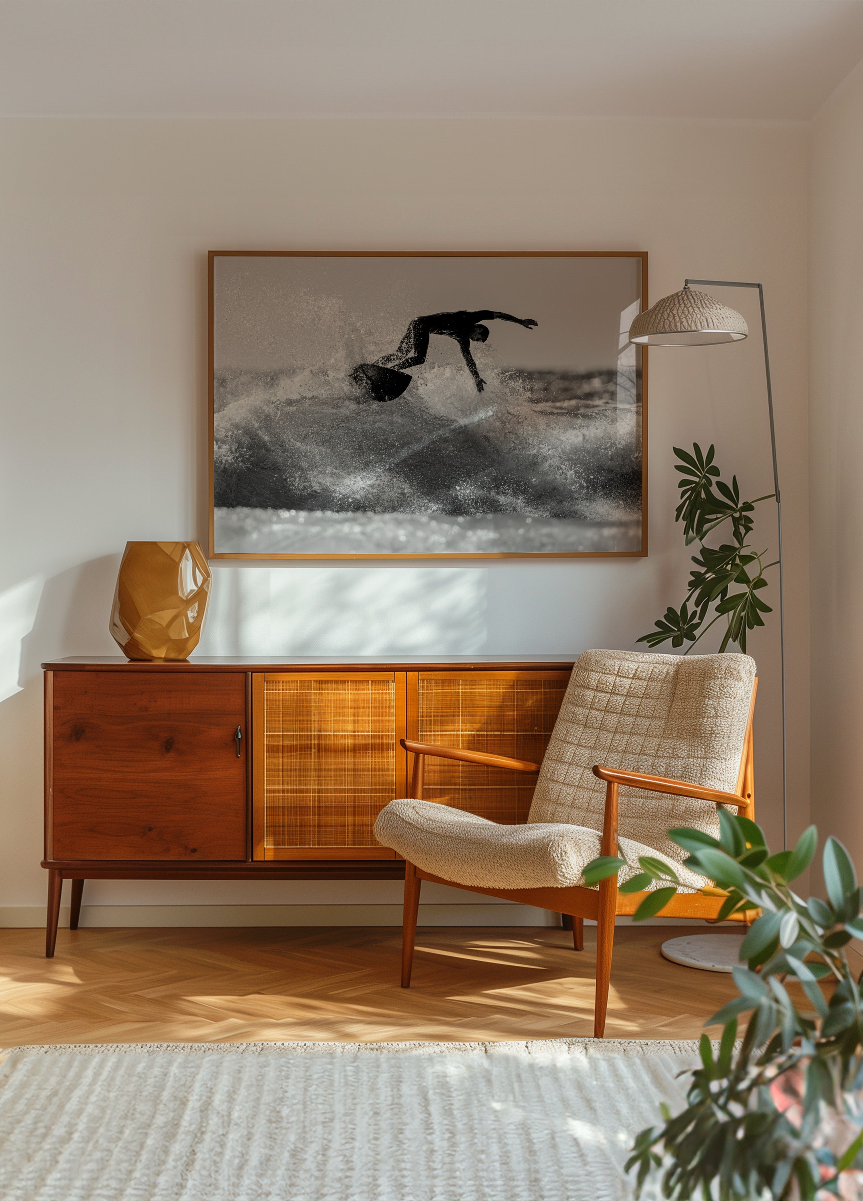 Surfer jadący na fali oceanu